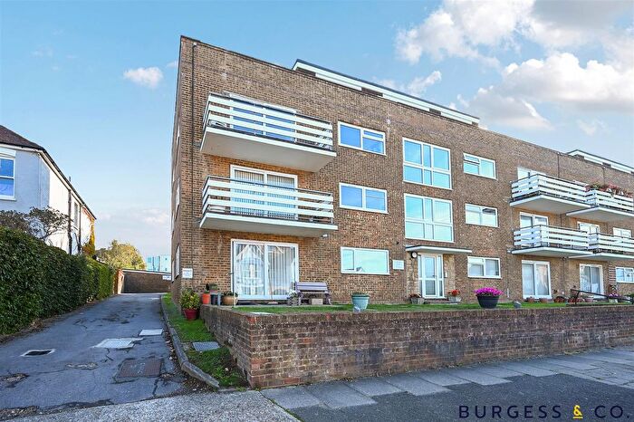 2 Bedroom Flat For Sale In Clifford Road, Bexhill-On-Sea, TN40