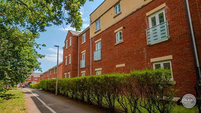2 Bedroom Flat For Sale In Heraldry Walk, Exeter, EX2