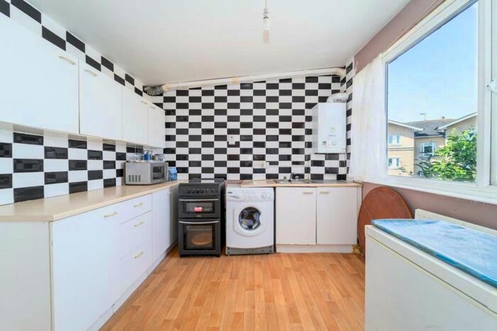 1 Bedroom Flat To Rent In Heron Close, Church Road, London, NW10