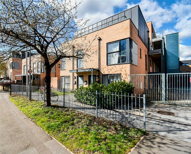 2 Bedroom Flat To Rent In Flamsteed Close, Cambridge, CB1