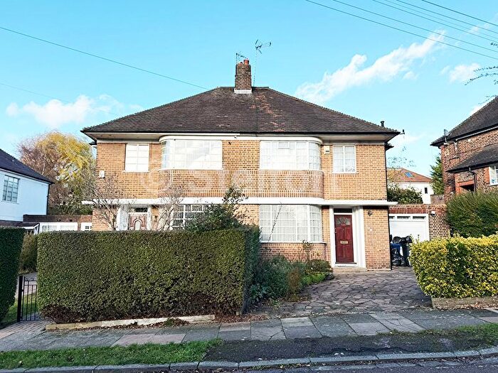 3 Bedroom Semi Detached House For Sale In Brim Hill, London, N2
