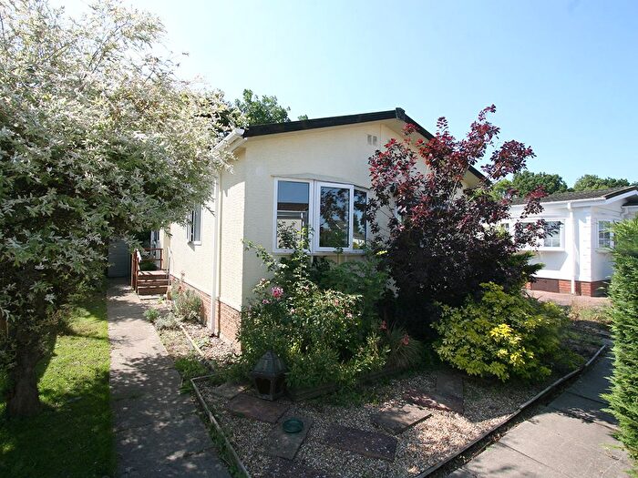 2 Bedroom Park Home For Sale In Shenley Corner, Ashford, TN27