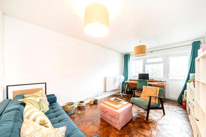 1 Bedroom Flat To Rent In Parnell Road, Bow, London, E3