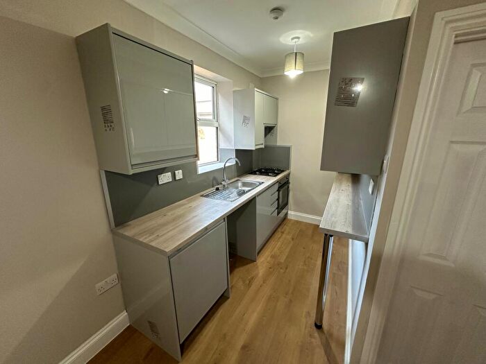 Flat To Rent In Hoe Street, E17