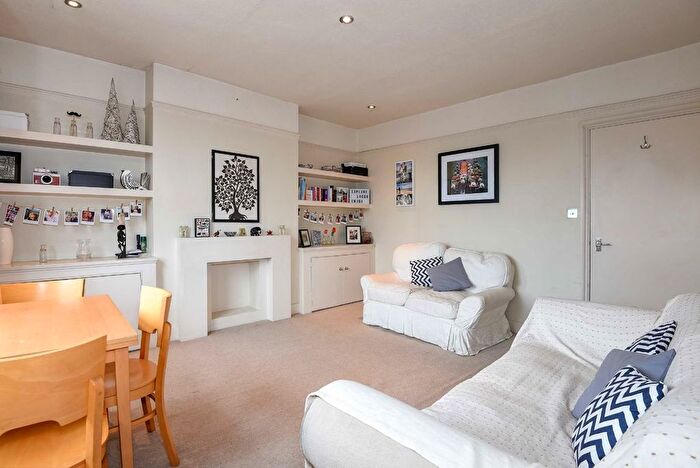 1 Bedroom Flat To Rent In Garratt Lane, London, SW18