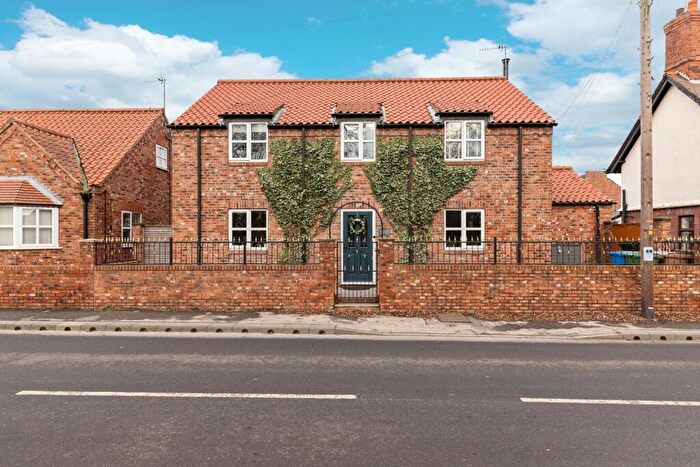 3 Bedroom Detached House For Sale In Ogilvey Close, Swinefleet, Goole, Yorkshire, DN14