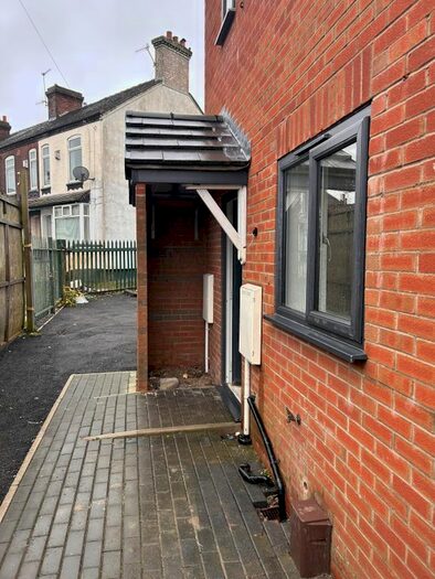 3 Bedroom Detached House To Rent In Summerbank Road, Tunstall, Stoke-On-Trent, ST6