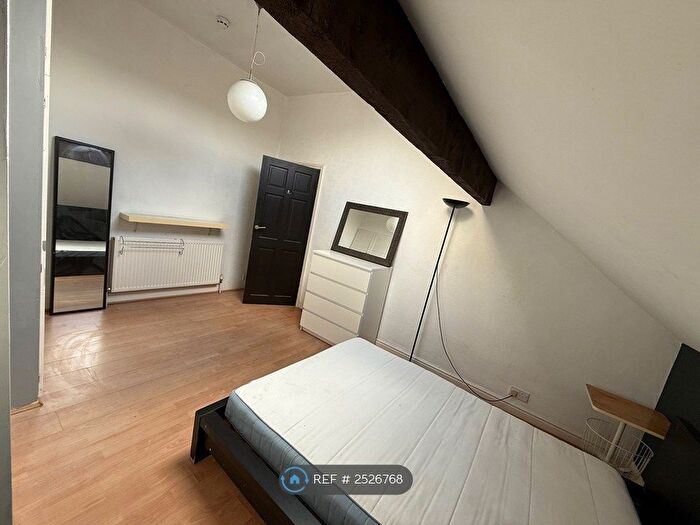1 Bedroom Flat To Rent In Norman Terrace, Leeds, LS8