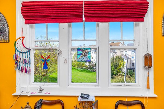 1 Bedroom Flat For Sale In Compton Street, Eastbourne, BN21
