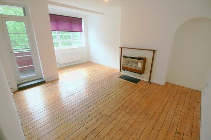 3 Bedroom Flat To Rent In Gascoyne House, Hackney, E9
