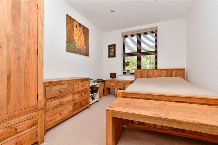 2 Bedroom Flat For Sale In North Street, Leatherhead, Surrey, KT22