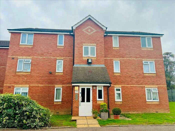 2 Bedroom Flat To Rent In Lovegrove Drive, Slough, Slough, SL2
