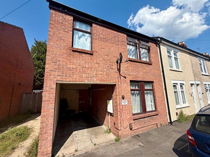 3 Bedroom End Of Terrace House For Sale In Robinhood Street, Gloucester, GL1