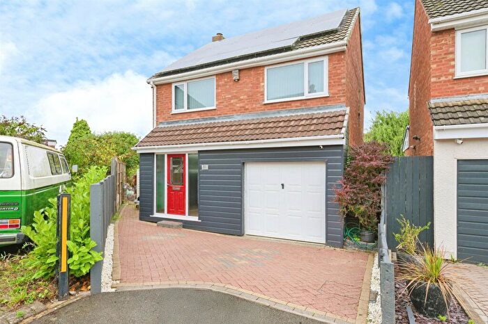 4 Bedroom Detached House For Sale In Torc Avenue, Tamworth, B77