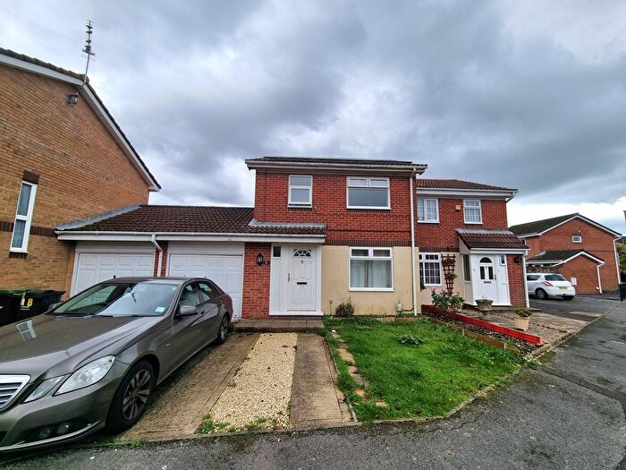 3 Bedroom Property To Rent In Honeysuckle Close, Gosport, PO13