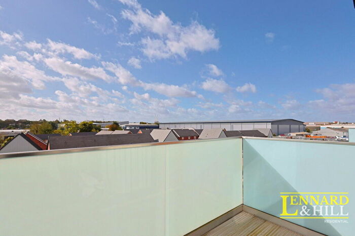 2 Bedroom Flat For Sale In Dovestone Close, Grays, RM20