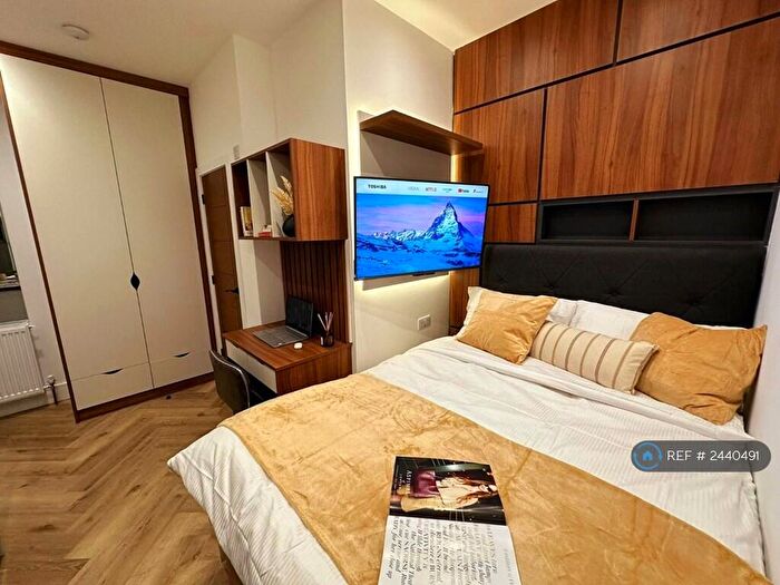 Studio To Rent In Deluxe, Derby, DE1