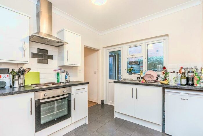 2 Bedroom Flat To Rent In Holyrood Avenue, Southampton, Hampshire, SO17