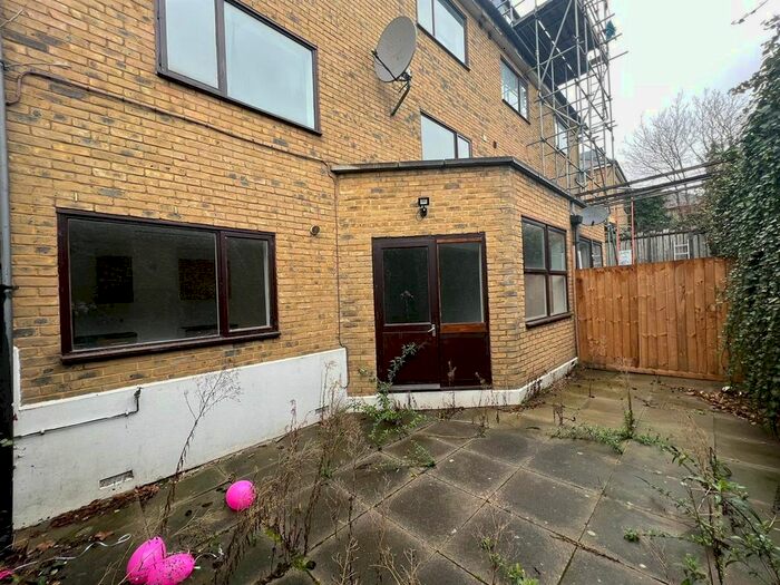 3 Bedroom Flat To Rent In Nicoll Road, London, NW10