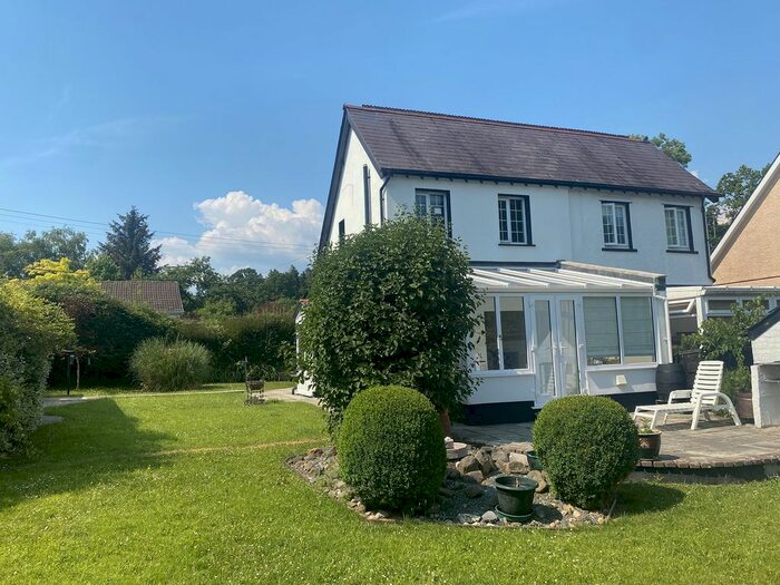 2 Bedroom Semi-Detached House For Sale In Cwrt Henri, Carmarthen, Carmarthenshire., SA32