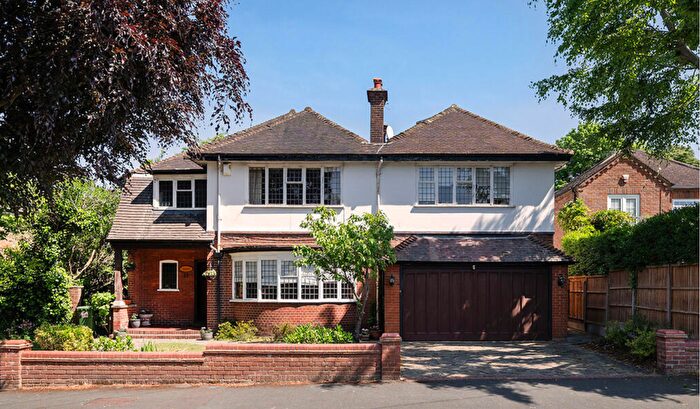 5 Bedroom Detached House For Sale In Woodlands Road, Bushey, WD23