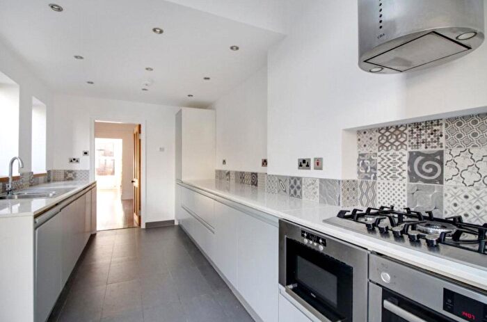 4 Bedroom Property To Rent In Camden Road, London, NW1