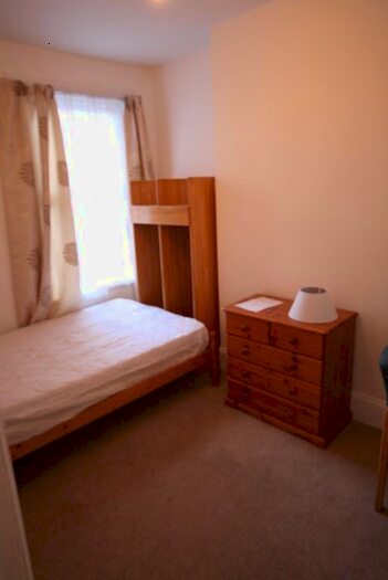 5 Bedroom Semi-Detached House To Rent In Boundary Road, Rochester, Kent, ME4