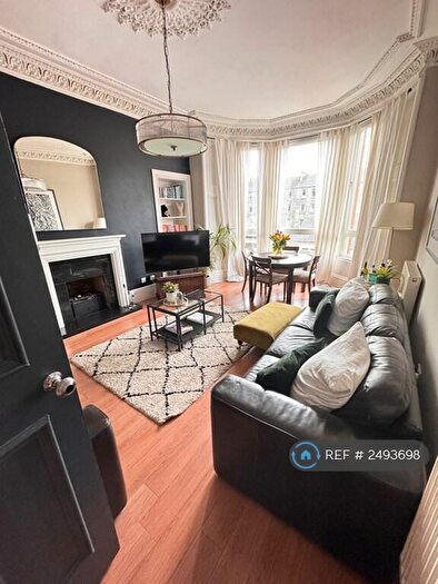 3 Bedroom Flat To Rent In Finlay Drive, Glasgow, G31