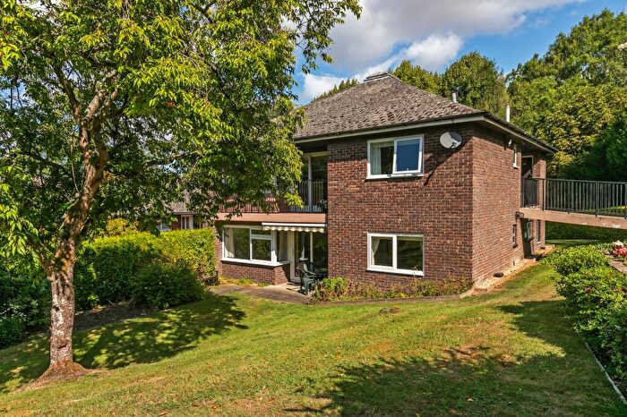 2 Bedroom Flat For Sale In Bedfield Lane, Headbourne Worthy, SO23