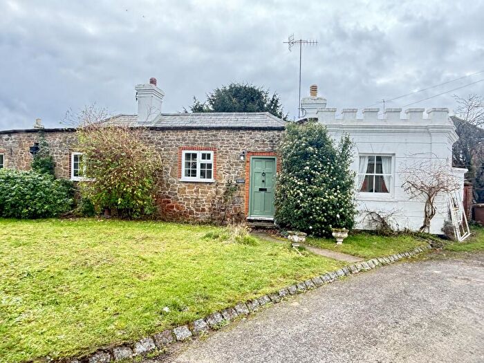 3 Bedroom Bungalow For Sale In Turrets - Guildford, GU4