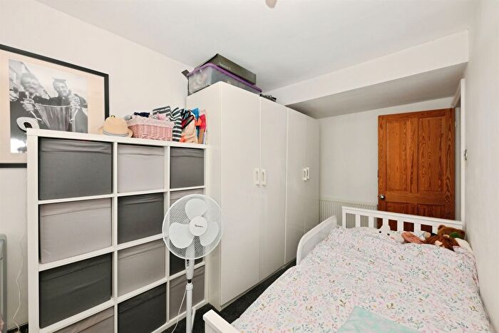 2 Bedroom Semi-detached House For Sale In Roman Street, Hoddesdon, EN11