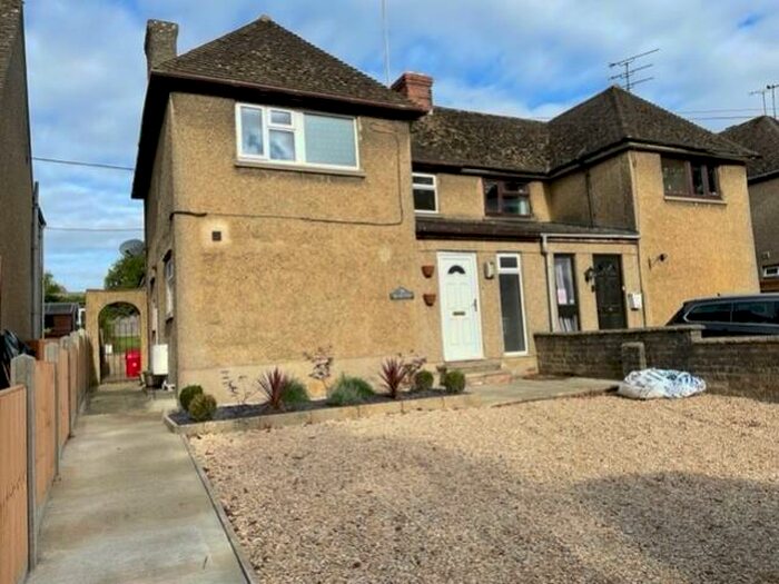 3 Bedroom Semi-Detached House To Rent In Hailey Road, Witney, Oxfordshire, OX28