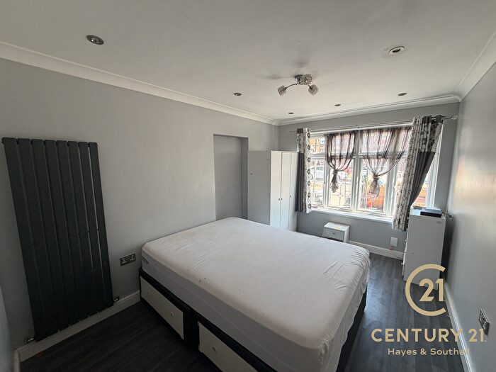 1 Bedroom Flat To Rent In Langdale Drive, UB4