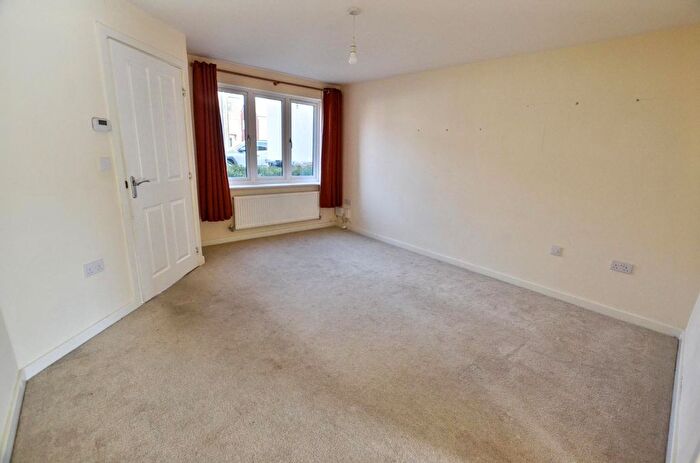 3 Bedroom Semi-Detached House For Sale In Northfield Way, Kingsthorpe, Northampton, NN2