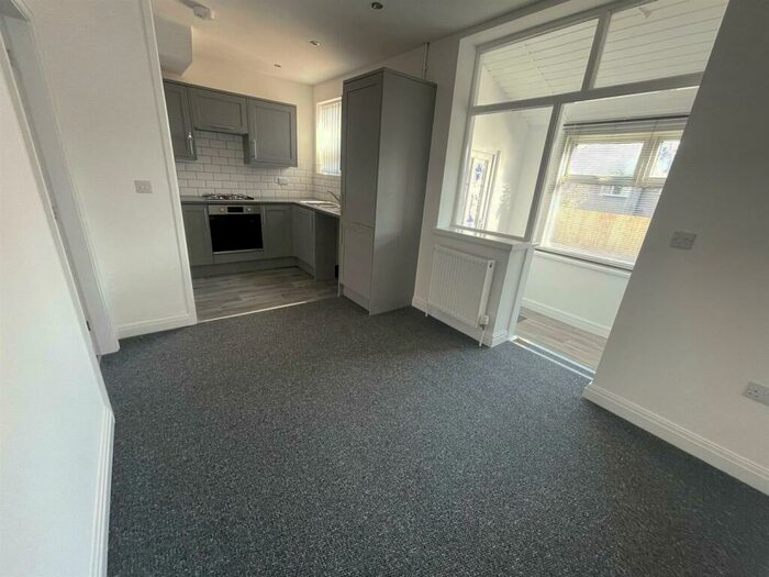 3 Bedroom House To Rent In Ashton Drive, Lancaster, LA1