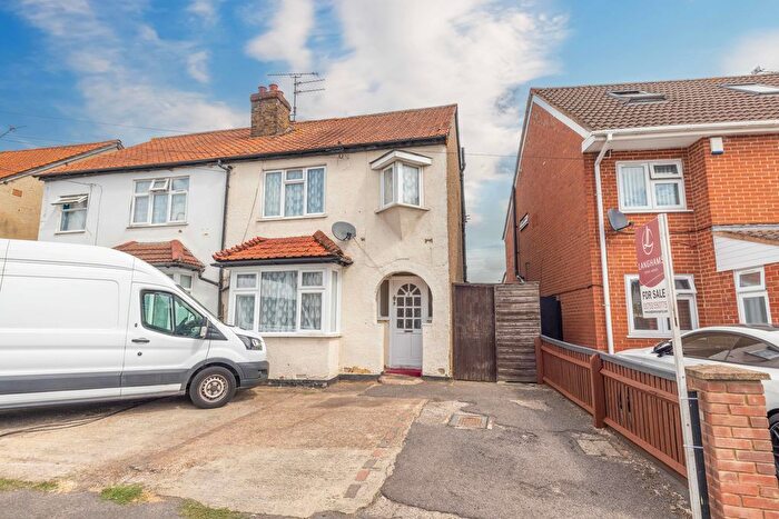 3 Bedroom Semi-Detached House For Sale In Carlisle Road, Slough, SL1