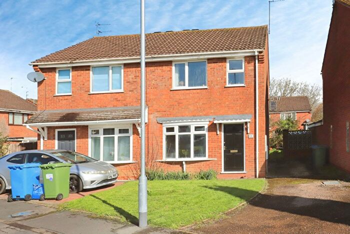 3 Bedroom Semi Detached House For Sale In Shackleton Drive, Perton Wolverhampton, West Midlands, WV6