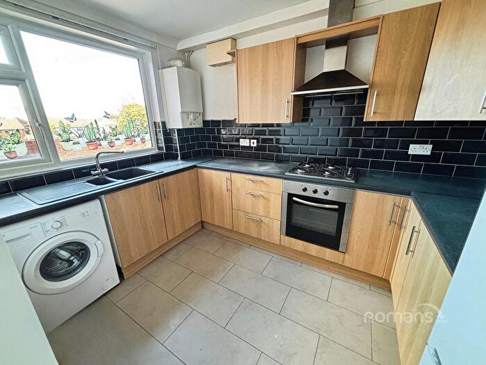 4 Bedroom Flat To Rent In Farnham Road, Slough, Berkshire, SL1