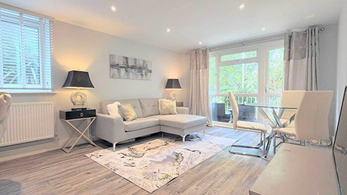 3 Bedroom Flat To Rent In Murray Avenue, Bromley, BR1