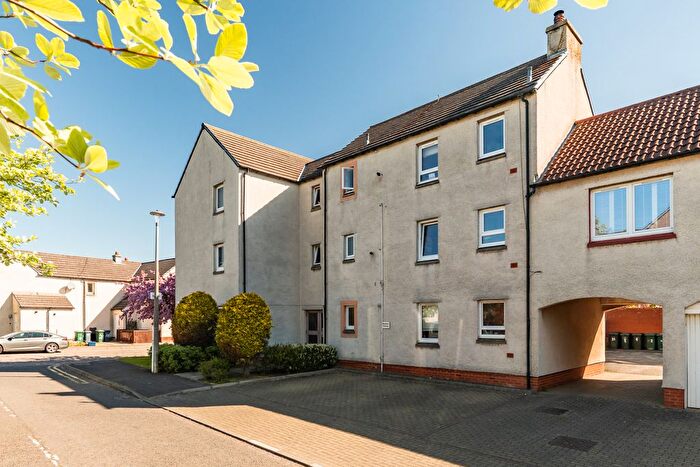 2 Bedroom Flat For Sale In / South Gyle Wynd, Edinburgh, EH12