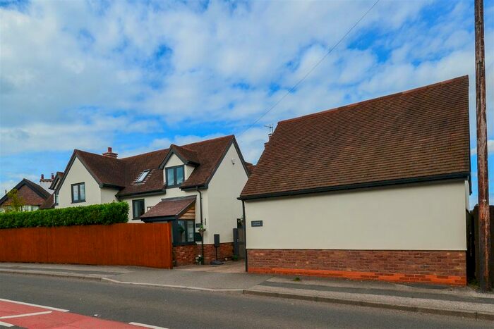 4 Bedroom Detached House For Sale In Leigh Sinton, Malvern, WR13