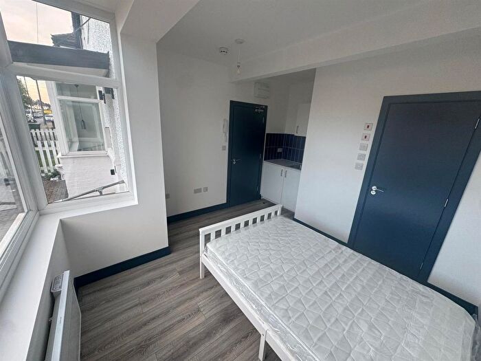 1 Bedroom Studio To Rent In Woodmansterne Road, London, SW16