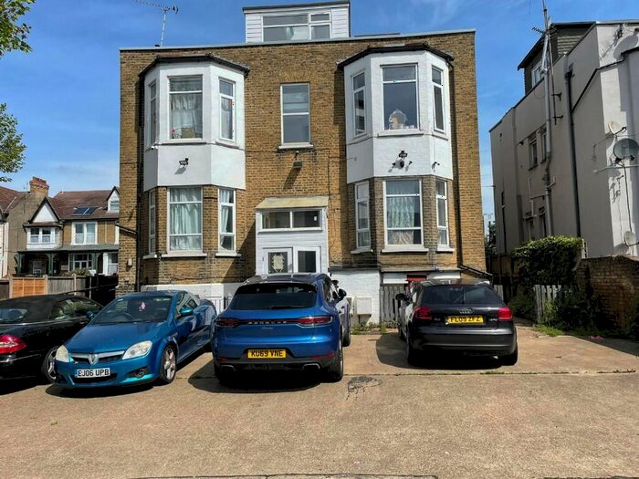 2 Bedroom Flat To Rent In York Road, Southend-On-Sea, Essex, SS1