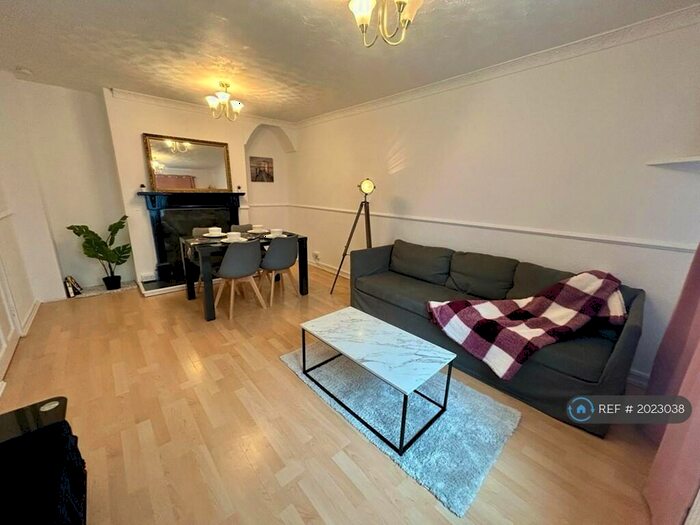 2 Bedroom Flat To Rent In Craster Square, Newcastle Upon Tyne, NE3