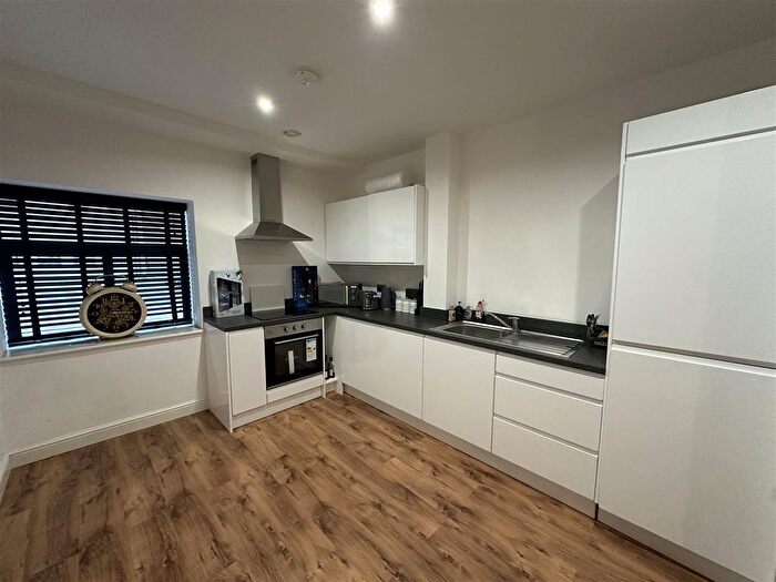 2 Bedroom Flat To Rent In Lee Street, Stockpot, SK1