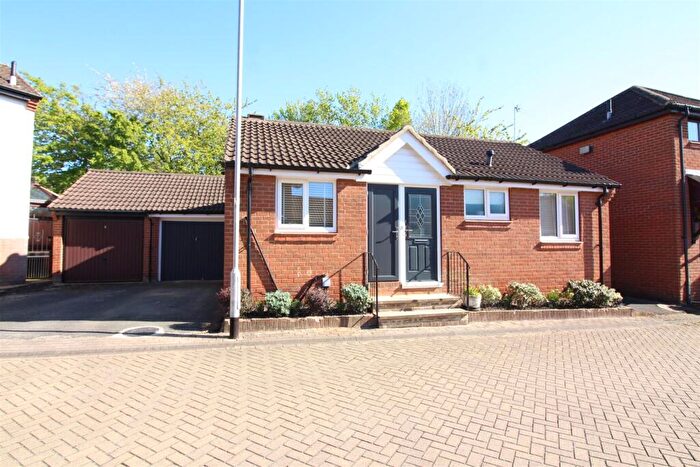 2 Bedroom Detached Bungalow For Sale In High Bank View, Leeds, LS15