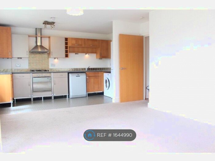 2 Bedroom Flat To Rent In Romside Place, Romford, RM7