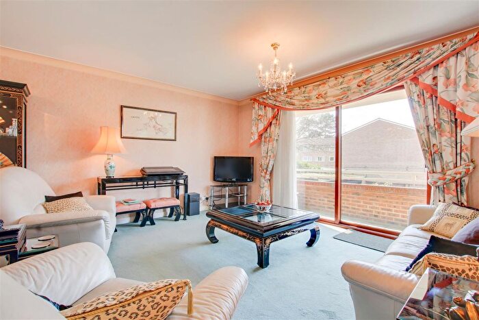 2 Bedroom Flat To Rent In Trentham Lodge, EN1