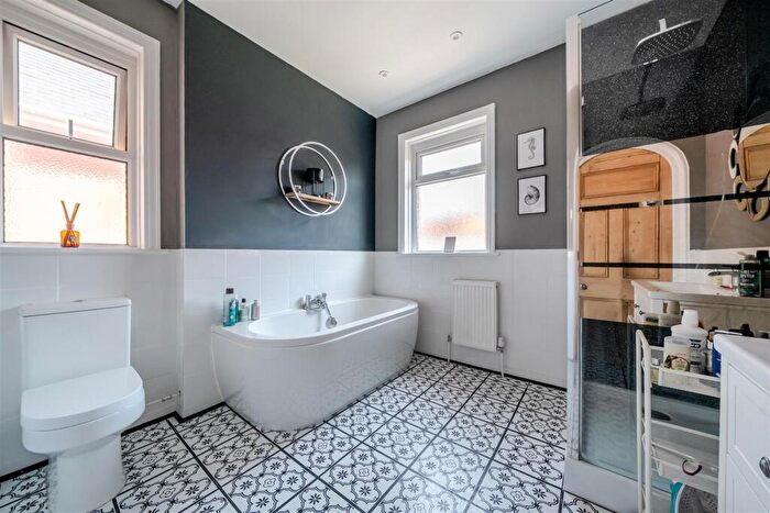 5 Bedroom House For Sale In Cliff Avenue, Swanage, BH19 - Photo 8