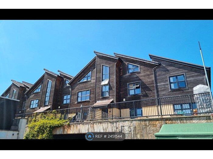 3 Bedroom Flat To Rent In Salisbury House, Bristol, BS6